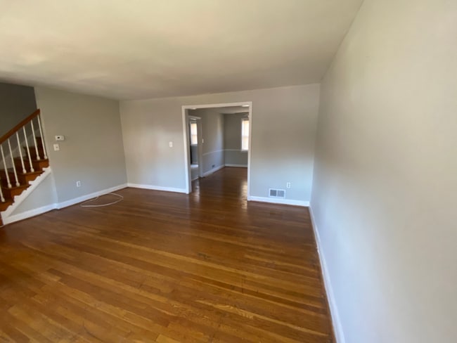 Building Photo - 1330 Woodbourne Ave
