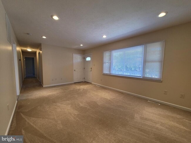 Foto del edificio - 111 Windcrest Cir