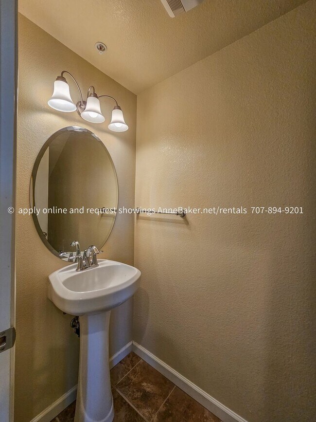 Foto del edificio - Well Designed Condo at Gardens at Thyme Square - Two Bedrooms and a Bonus Room - Atrium