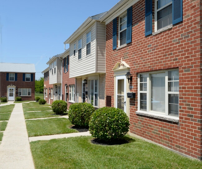 Building Photo - Yorktowne Townhomes