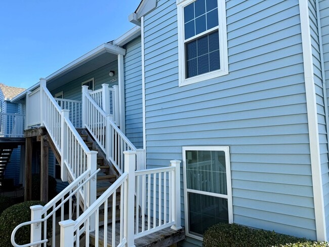 2 bedroom 2nd Story Condo in Virginia Beach - 2 bedroom 2nd Story Condo in Virginia Beach