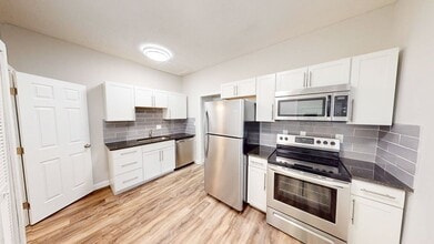 Building Photo - 2439 Indianola Ave