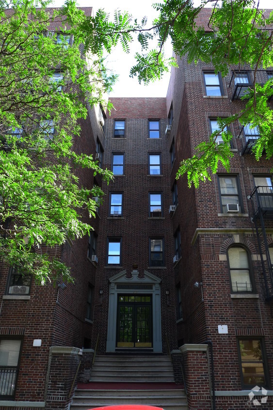 Foto del edificio - 831 W 176th St