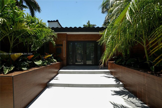 Building Photo - 7530 Coquina Dr