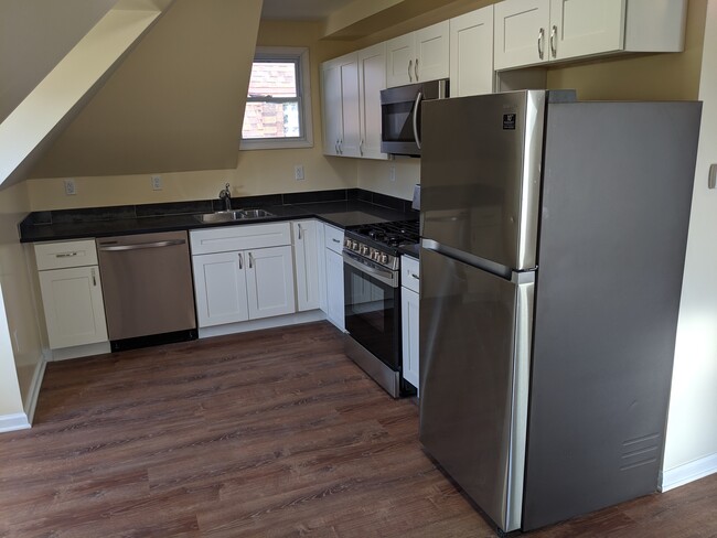 lots of counter space - 214 Peebles Street