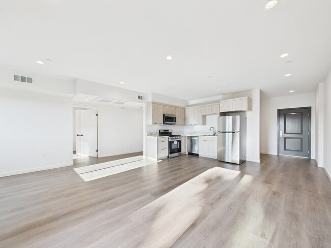 Building Photo - 5501 Laurel Canyon Blvd