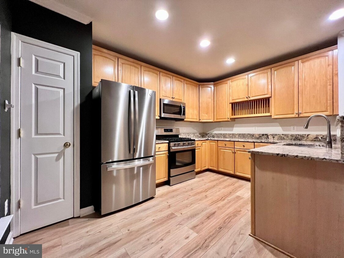 26058 Nimbleton Square, Chantilly, VA 20152 Townhome Rentals in