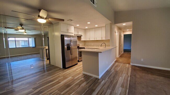 Building Photo - Cathedral Springs 2402