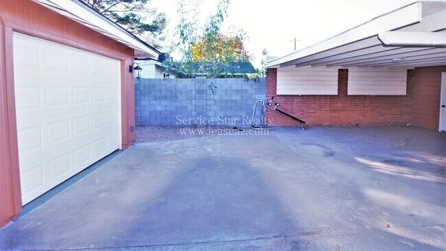 Building Photo - 4332 E Coronado Rd