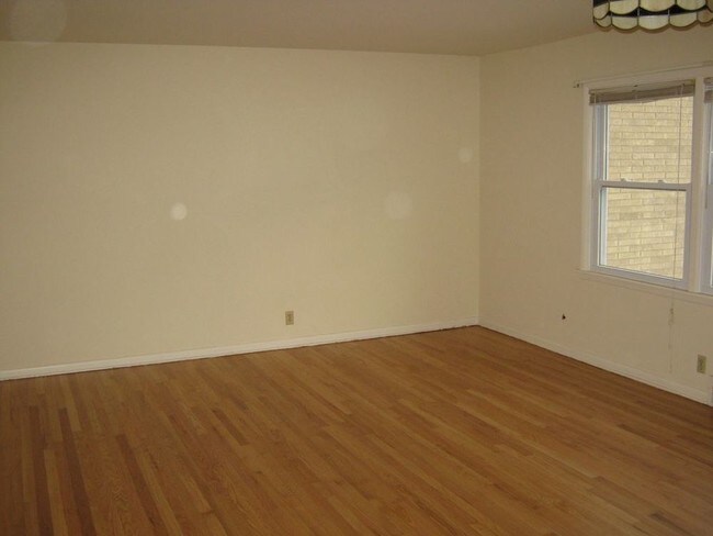 Building Photo - 1319 E Randolph Ct