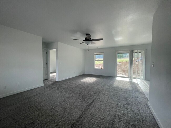 Building Photo - Brand New 3 bedroom house