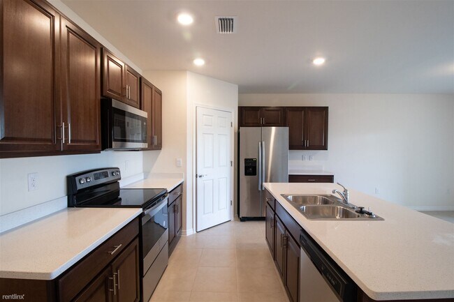 Building Photo - 4 br, 2 bath House - 504 Northeast 4th Place