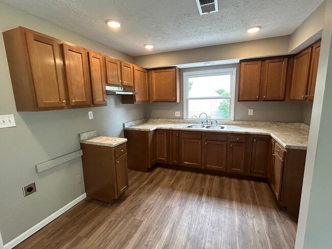 Building Photo - 2211 Hazelton Ave