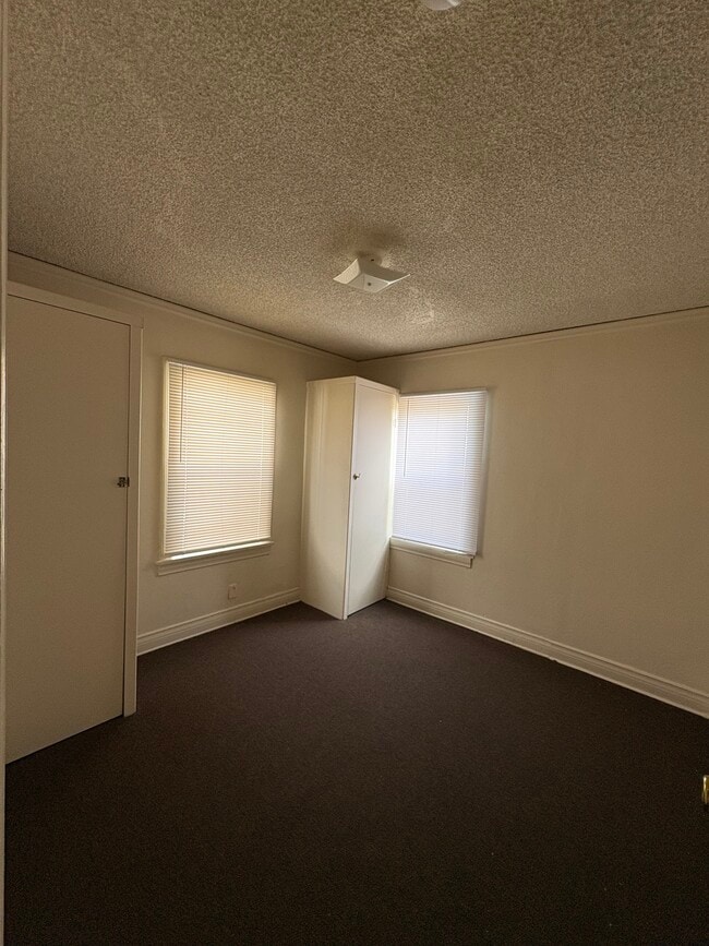 Building Photo - 2414 W 39th St
