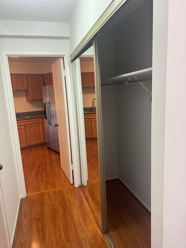 Foto del edificio - 1600 N Oak St