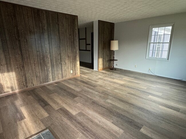 Foto del edificio - 804 Meadow Ln