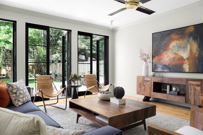 Building Photo - 2704 Cherry Ln