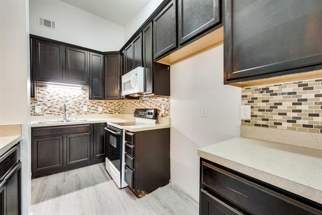 Foto del edificio - 2445 Red River St