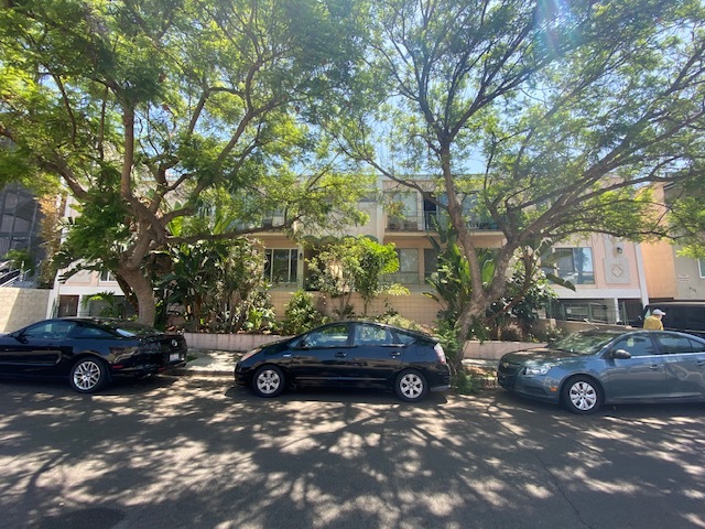 Building Photo - 944 N Orange Grove Ave