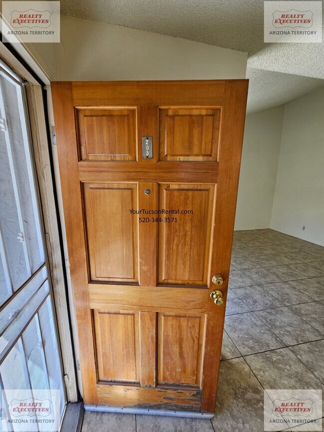 Foto del edificio - 22nd & Kolb Area Condo - Upstairs unit in Langley Gardens
