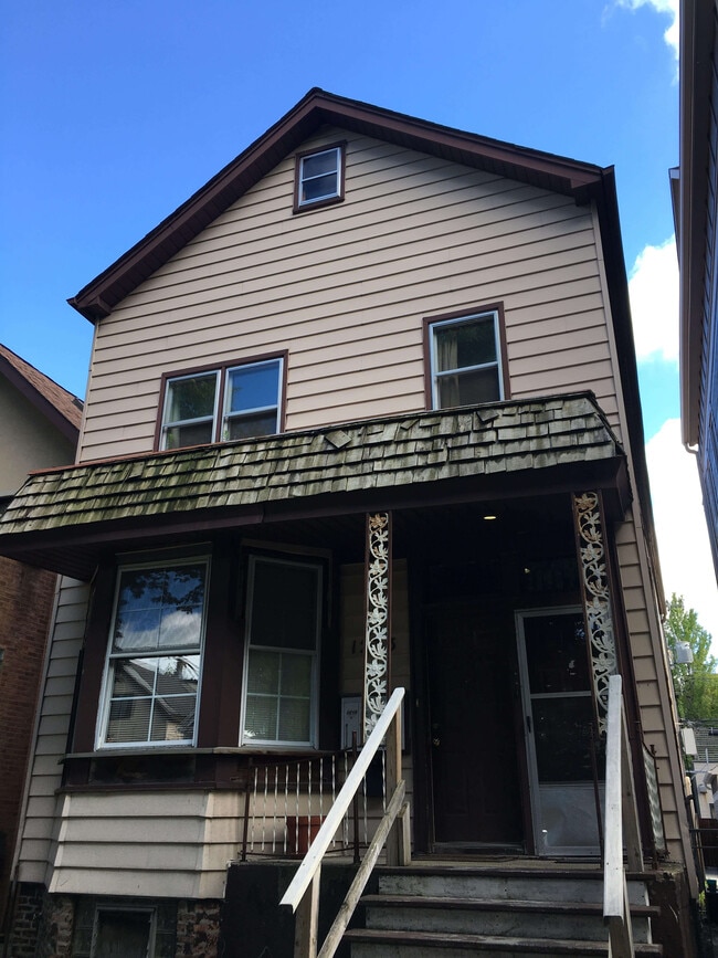 Building Photo - 1233 W Oakdale Ave
