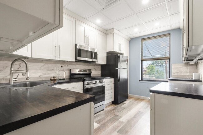 Foto del edificio - 7406 Bergenline Ave