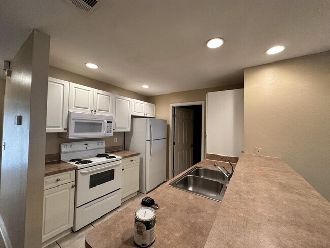 Foto del edificio - 3024 Santa Barbara Blvd