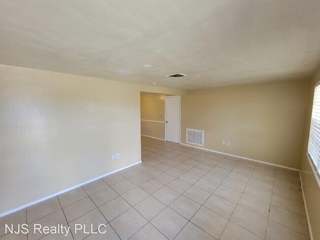 Building Photo - 2 br, 1 bath House - 3308 Bayport Dr.