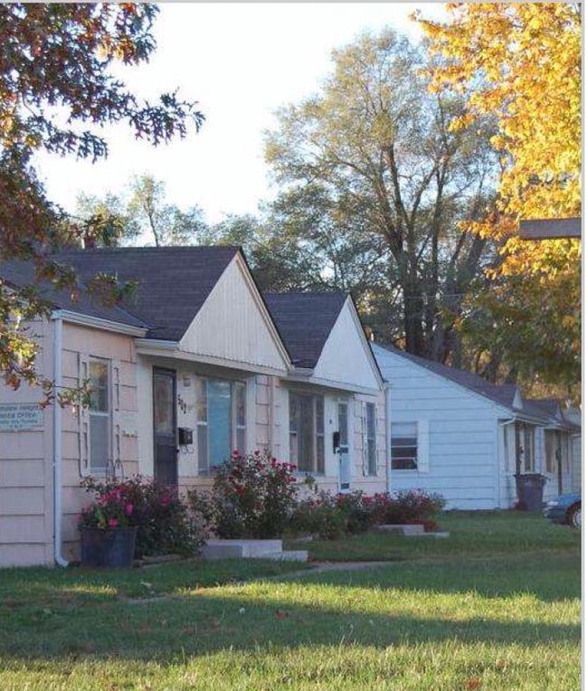 Lakeview Duplexes Apartments Olathe, KS