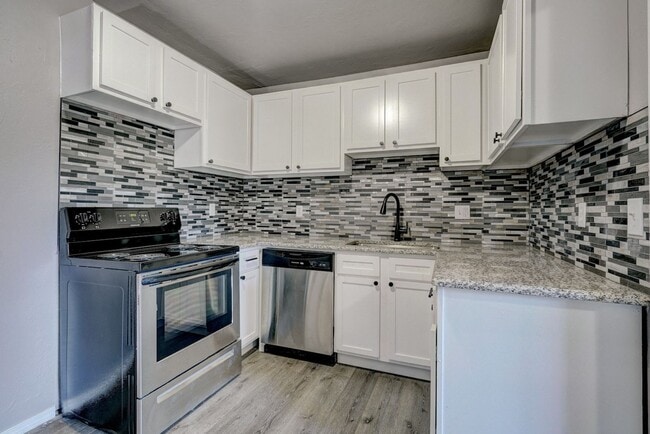 Foto del edificio - Prime Location! 2BR/1BA Home Minutes from ...