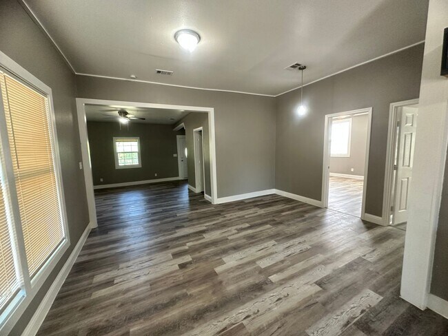 Foto del edificio - Coming Soon! Spacious 3 Bed 2 Bath home fo...