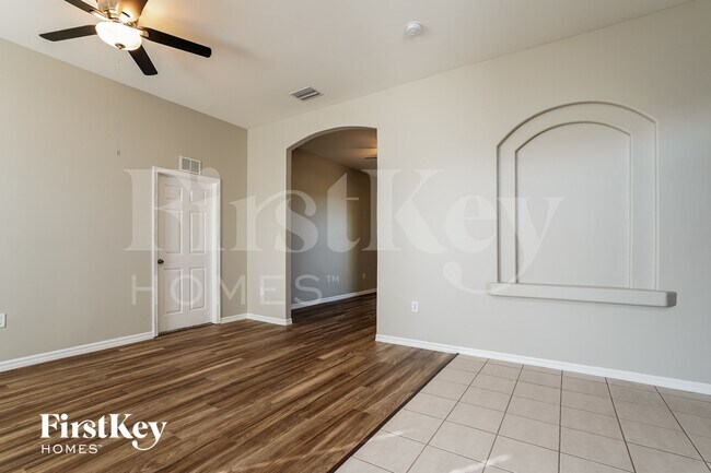 Foto del edificio - 2302 NW 27th Ave