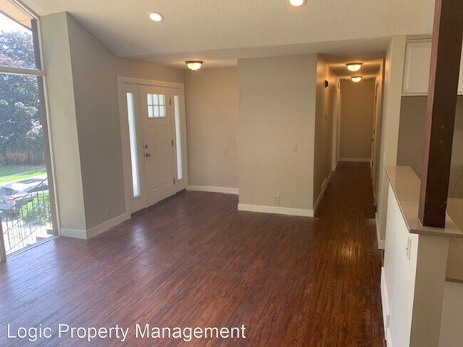 Building Photo - 3 br, 2 bath House - 1782 E. Mombo