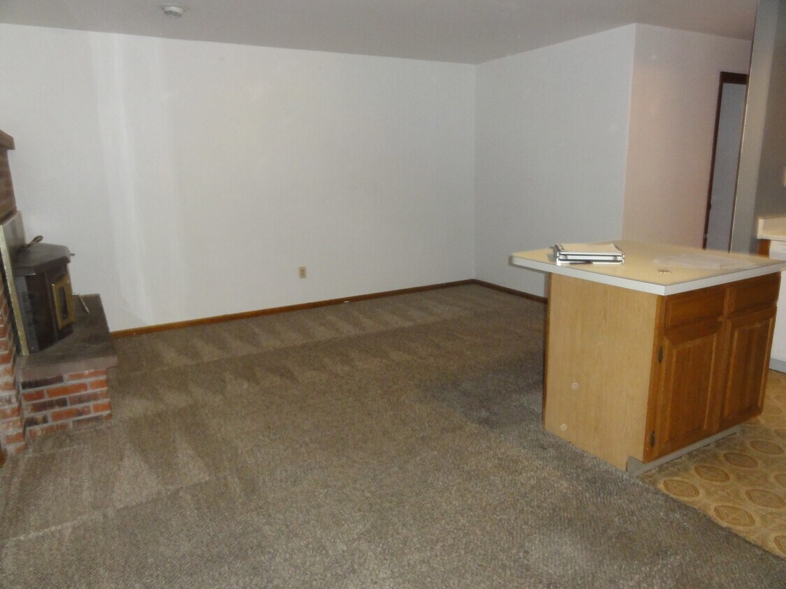 Primary Photo - Evergreen 3 Bedroom, 2 Bath Townhome, brea...