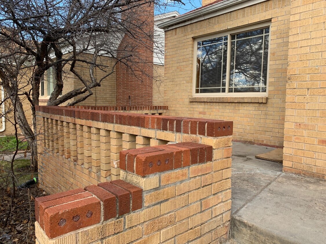 Primary Photo - 112 W 4th Ave