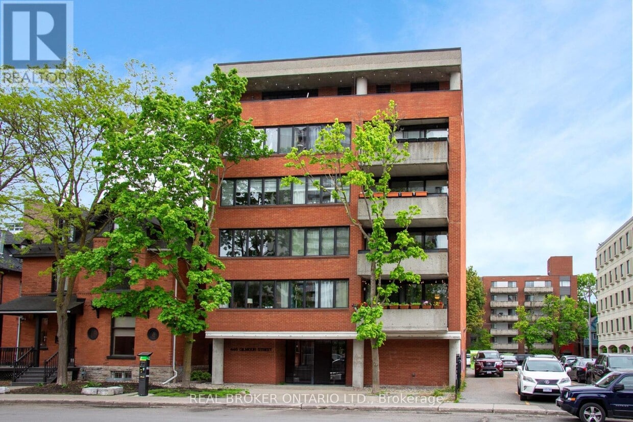 Primary Photo - 446-446 Gilmour St