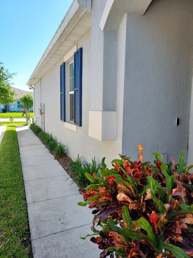Building Photo - 10339 Heron Hideaway Loop