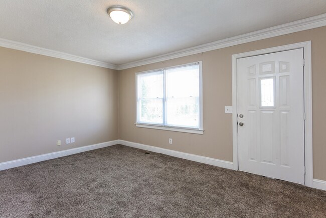 Building Photo - COZY 3 BEDROOM!!!