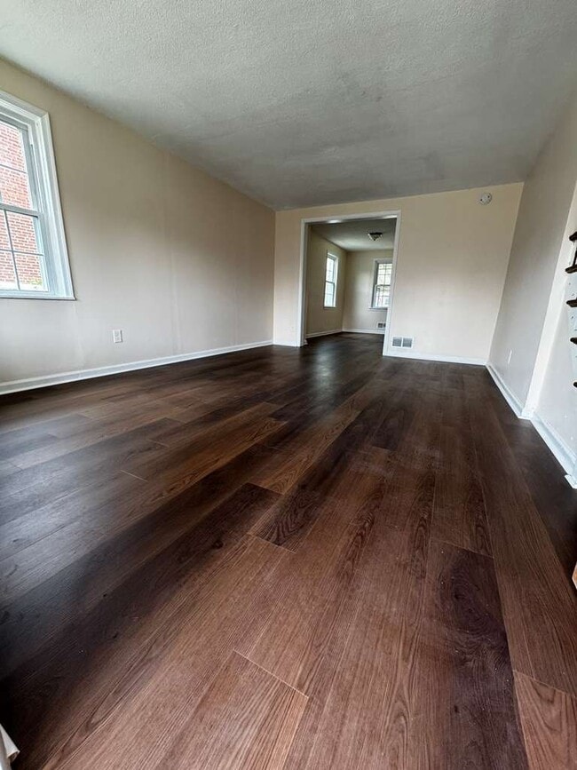 Foto del edificio - 7452 Lawrence Rd