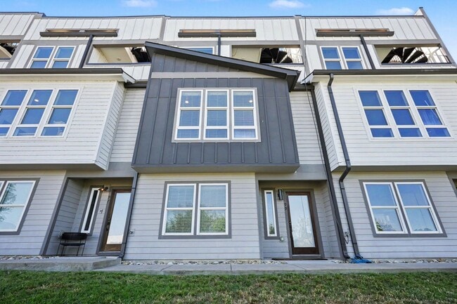 Photo - Downtown Views with Contemporary Comfort! Townhome