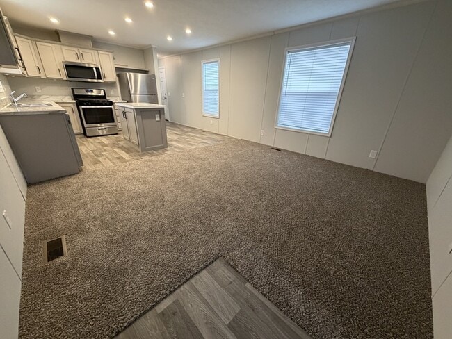 Building Photo - 15368 Dominique Dr