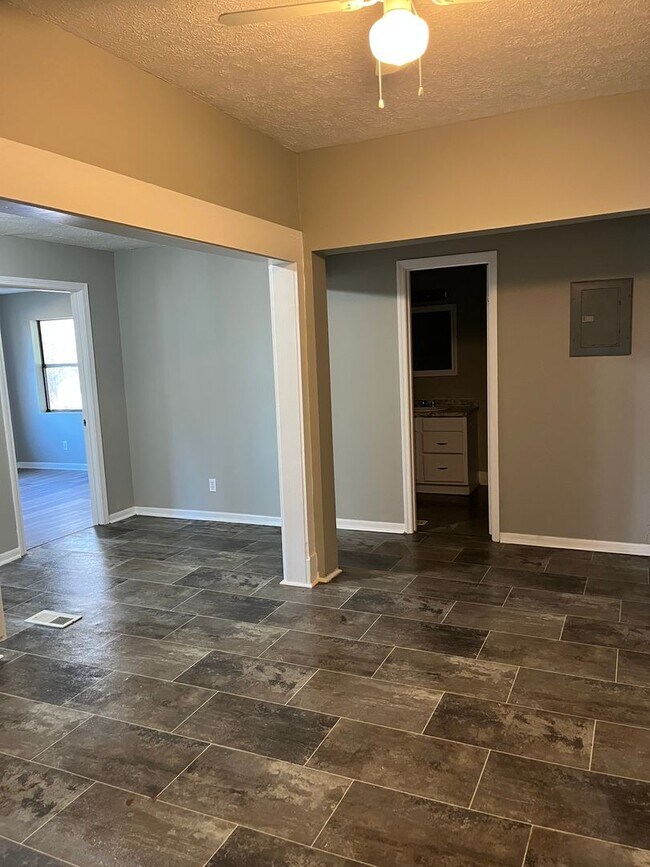 Foto del edificio - 100 S Main Ave