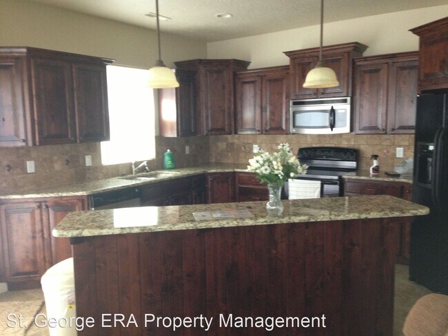 Foto del edificio - 3 br, 2 bath House - 244 N. 100 E. #4