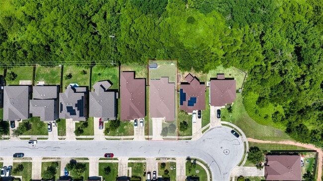 Foto del edificio - 904 Strickling Dr