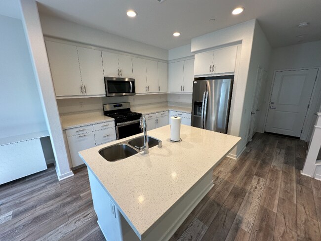 Building Photo - 2523 Verna Dr