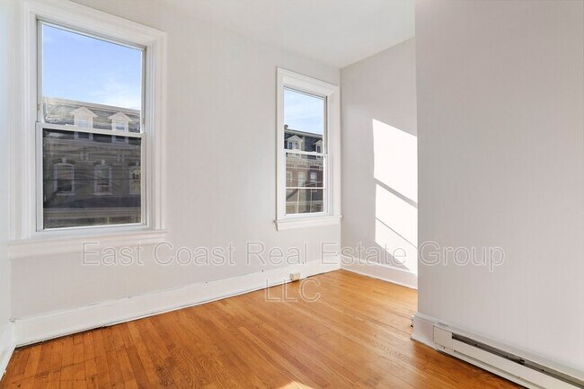 Building Photo - 113 S Mulberry St