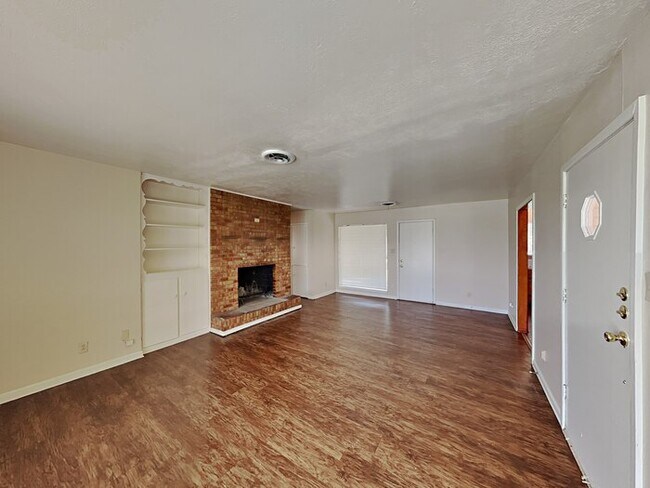 Building Photo - Cozy 3/2 Home in a Great Location!