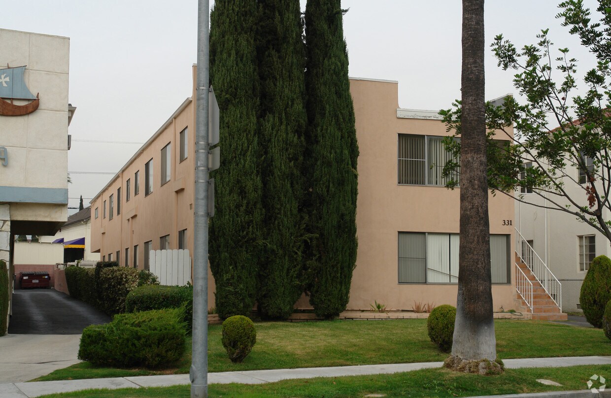 Building Photo - 331 E Chestnut St