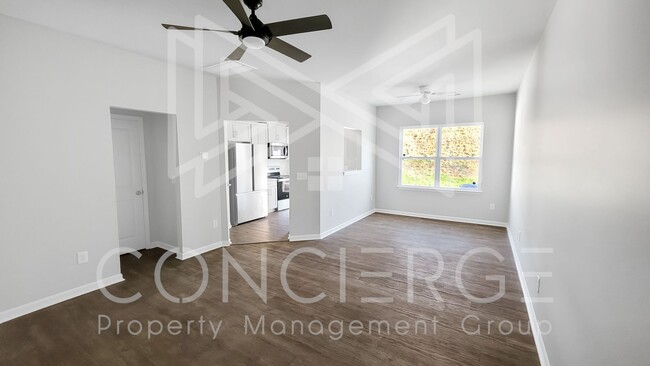 Foto del edificio - Townhome in Reedy Fork Neighborhood