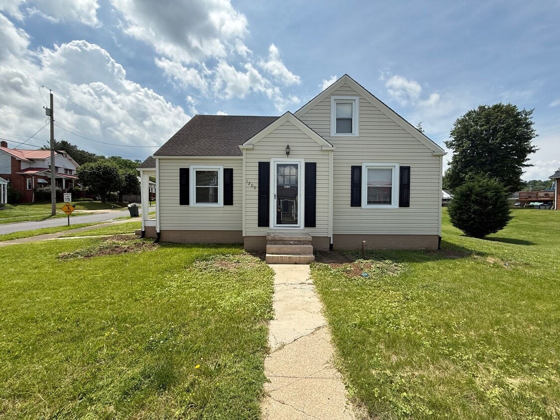 Primary Photo - 3 bedroom 1 bath rental